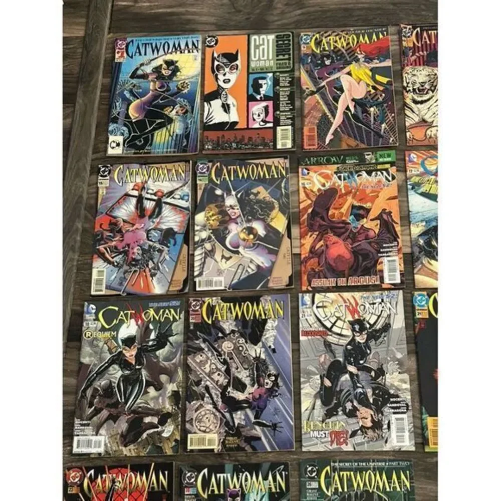 Miscellaneous Lot Of 24‎ Vintage Catwoman DC Comics Most are 90s Paperback